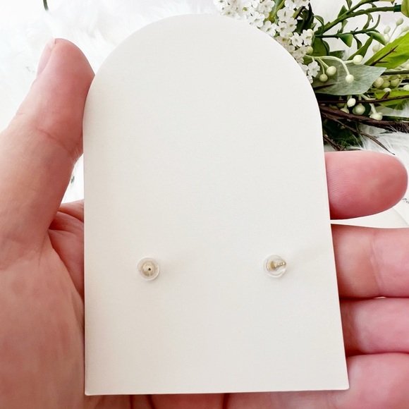 Stitch Fix Mimi & August Tiny Gold Minimalist Monstera Leaf Earrings - Picture 4 of 4